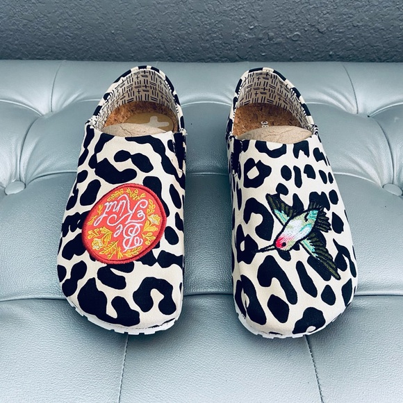 NEW! Otz Shoes Espadrilles “Be Kind” Hummingbird main image 8